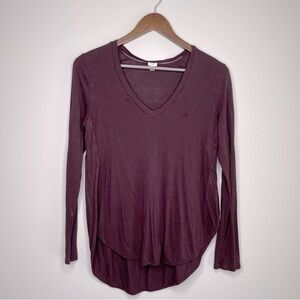 Wilfred Aritzia Long Sleeve Tee Shirt V Neck Split Torso Deep Maroon Small